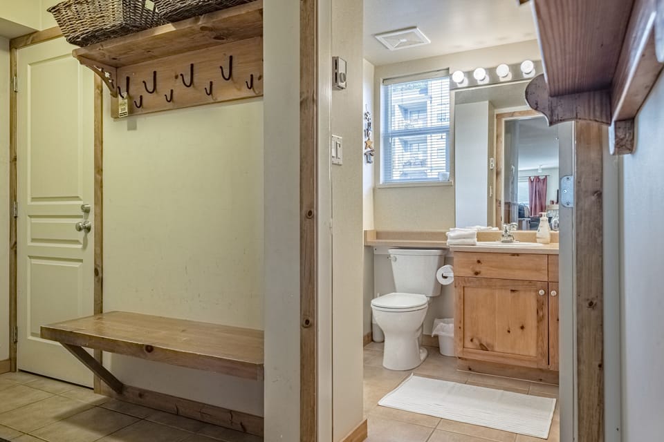 Main Bathroom and Entryway 