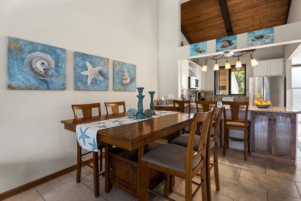 Dining Room with seating for 6, plus additional seating at breakfast bar