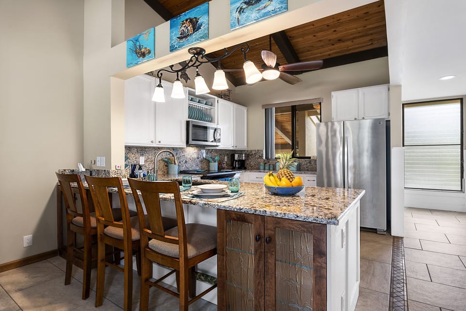 Breakfast Bar at kitchen