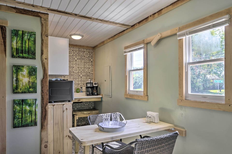 Dining Area | Dishware/Flatware