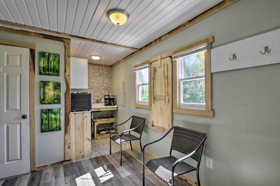 Living Area | Window A/C Unit | Ceiling Fan | Free WiFi