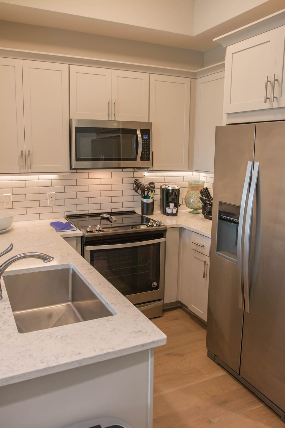 The fully-equipped kitchen features all the amenities you'd need to make a delicious meal.