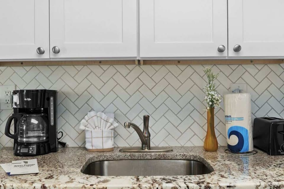 Coffee maker, kitchen sink