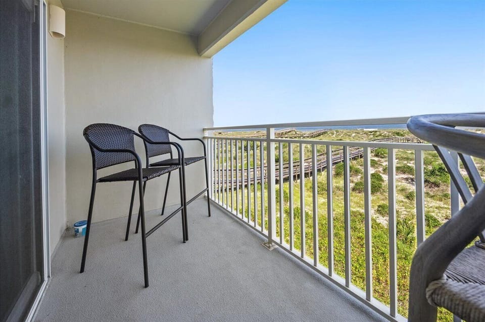 PRIVATE BALCONY