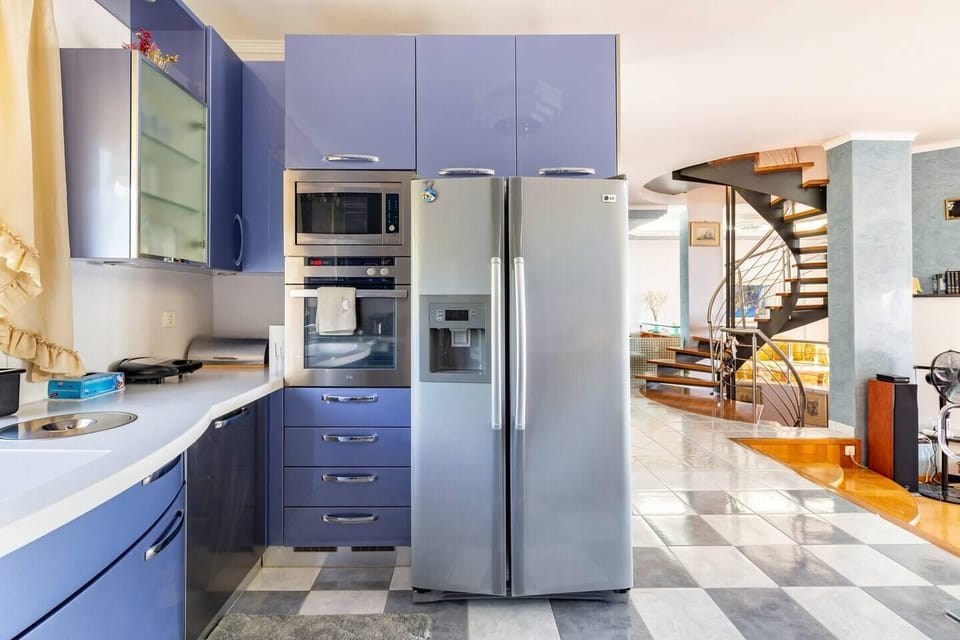 A part of our elegaant kitchen with microwave , oven and huge automatic refridgerator, preparing ice cubs and fresh cold water as it contains a separate water filter.