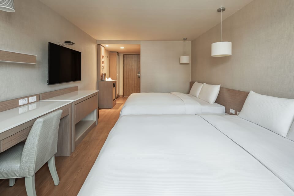 Quadruple Room | Living area | 47-inch LED TV with cable channels, TV