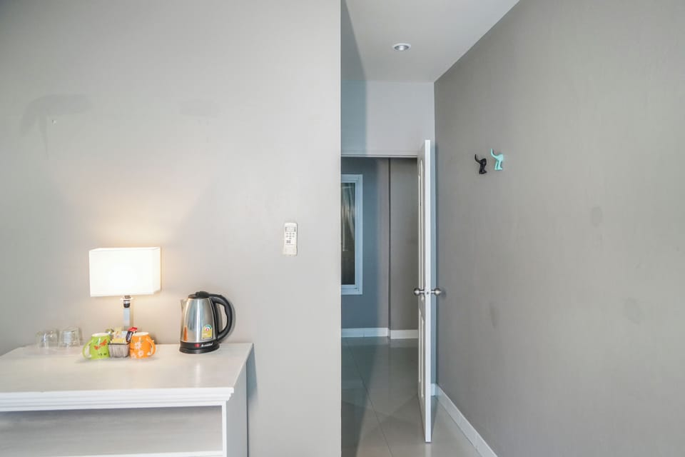 Deluxe Room, 1 Queen Bed | WiFi (free), individually furnished, bed sheets