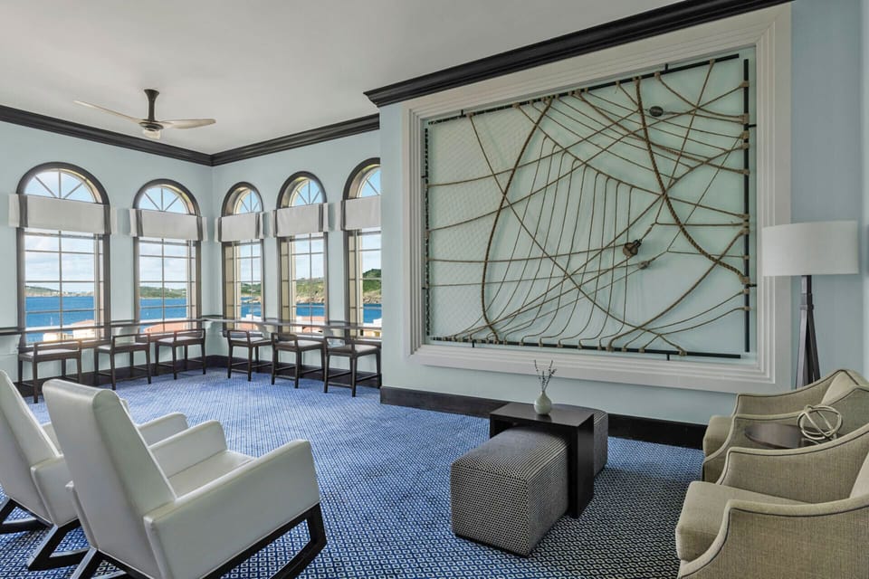 A place for guests to relax and chat indoors.