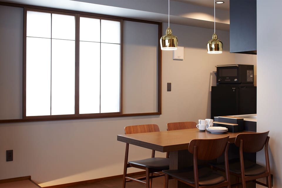 Desk, soundproofing, WiFi (free)