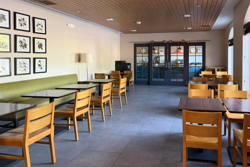 Free daily buffet breakfast