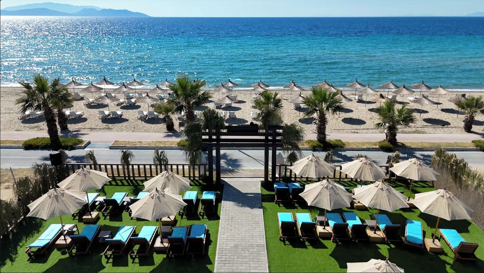 Private beach nearby, free beach shuttle, free beach cabanas