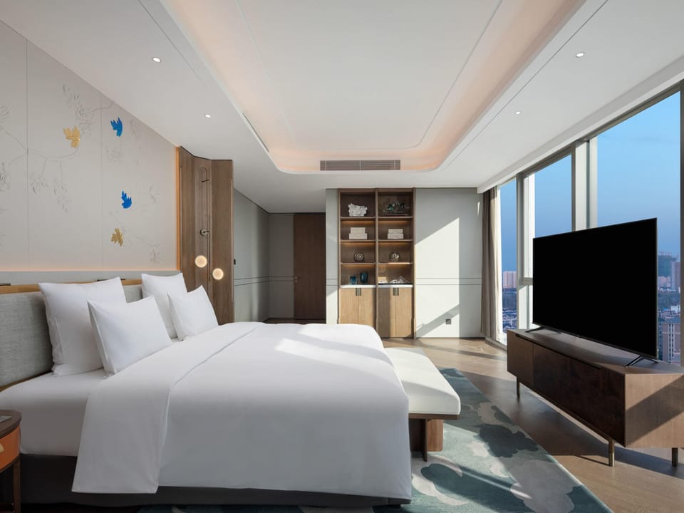 Premium bedding, minibar, in-room safe, desk
