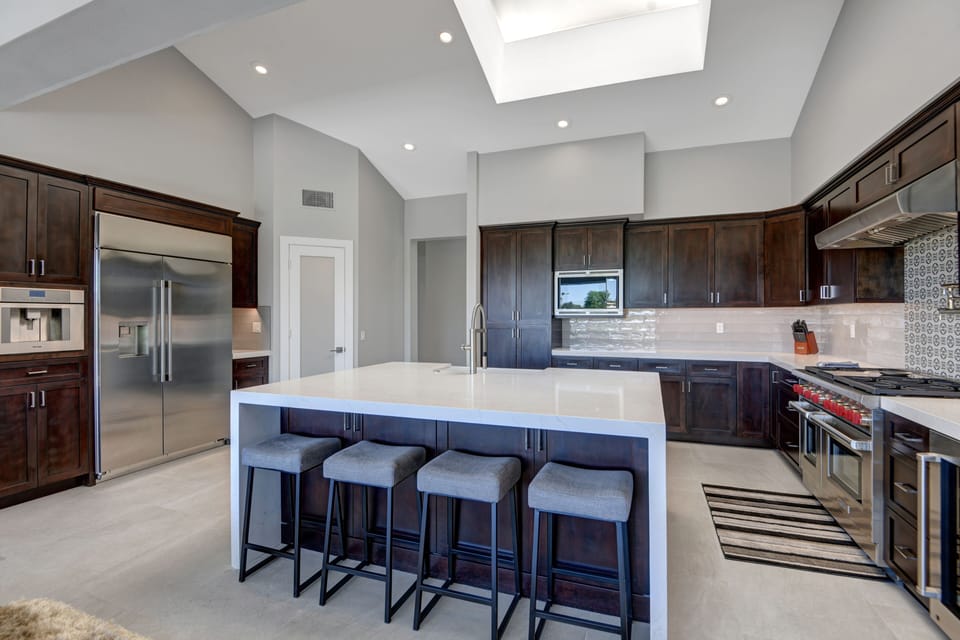 Kitchen Breakfast Bar