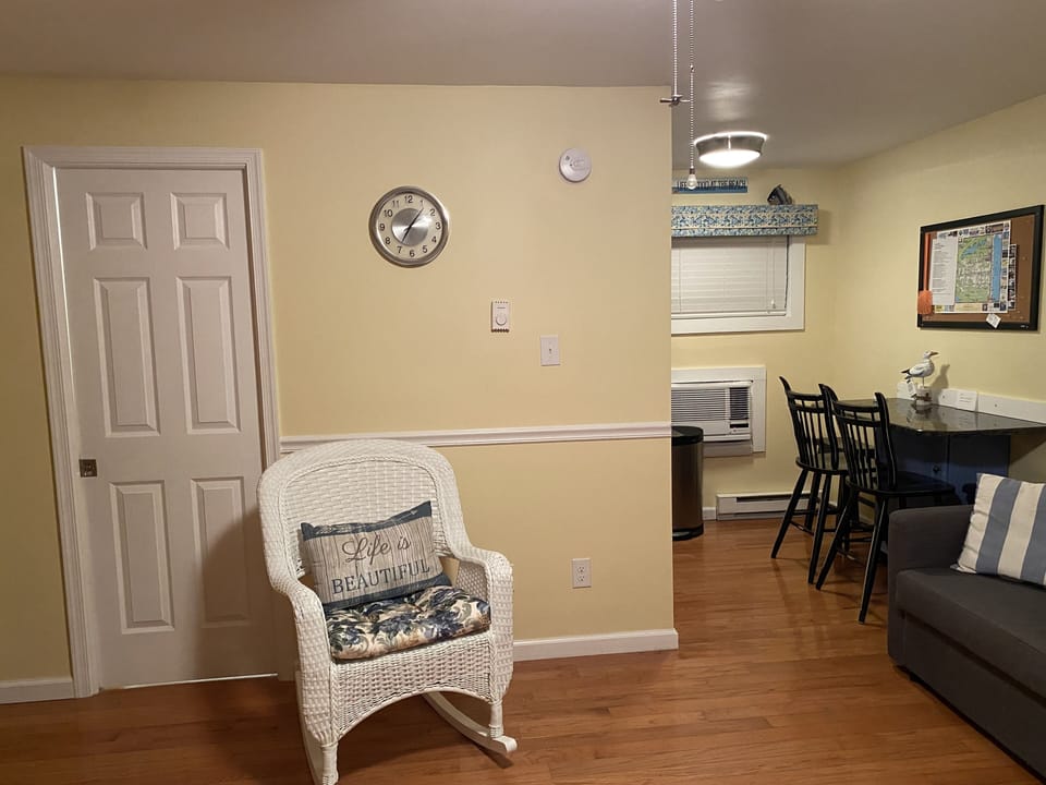 Ceiling fan and air conditioner
