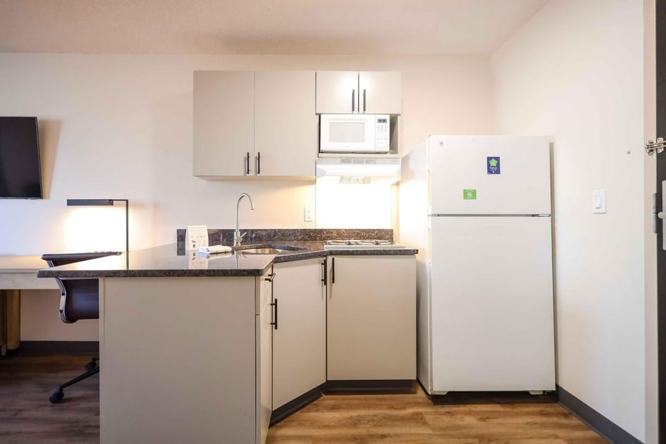 Fridge, microwave, stovetop, coffee/tea maker