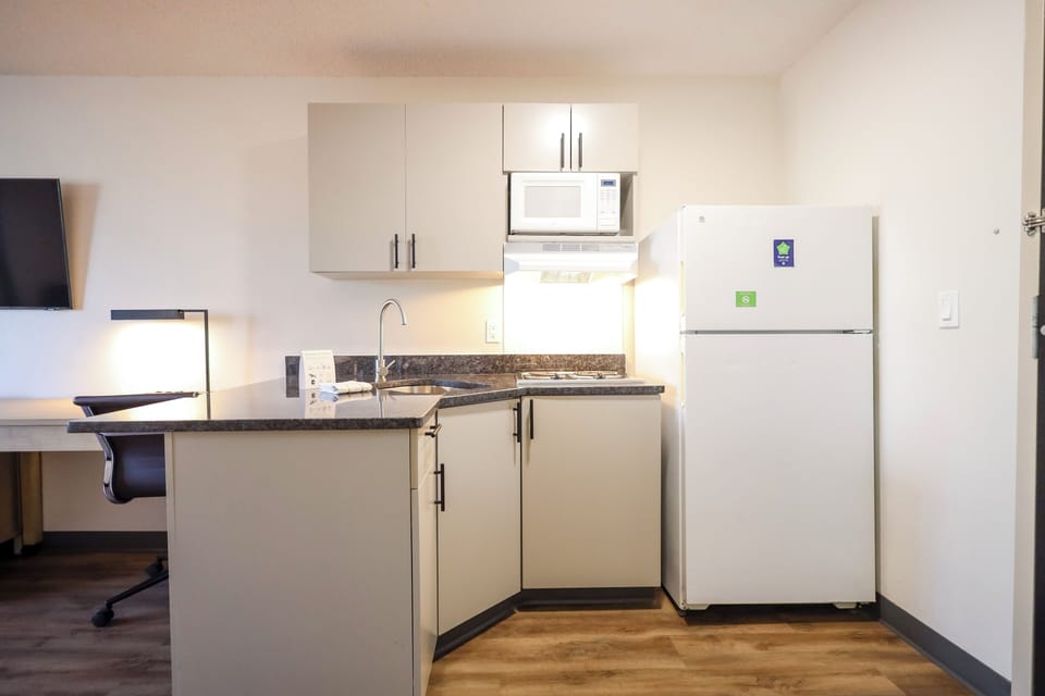 Fridge, microwave, stovetop, coffee/tea maker