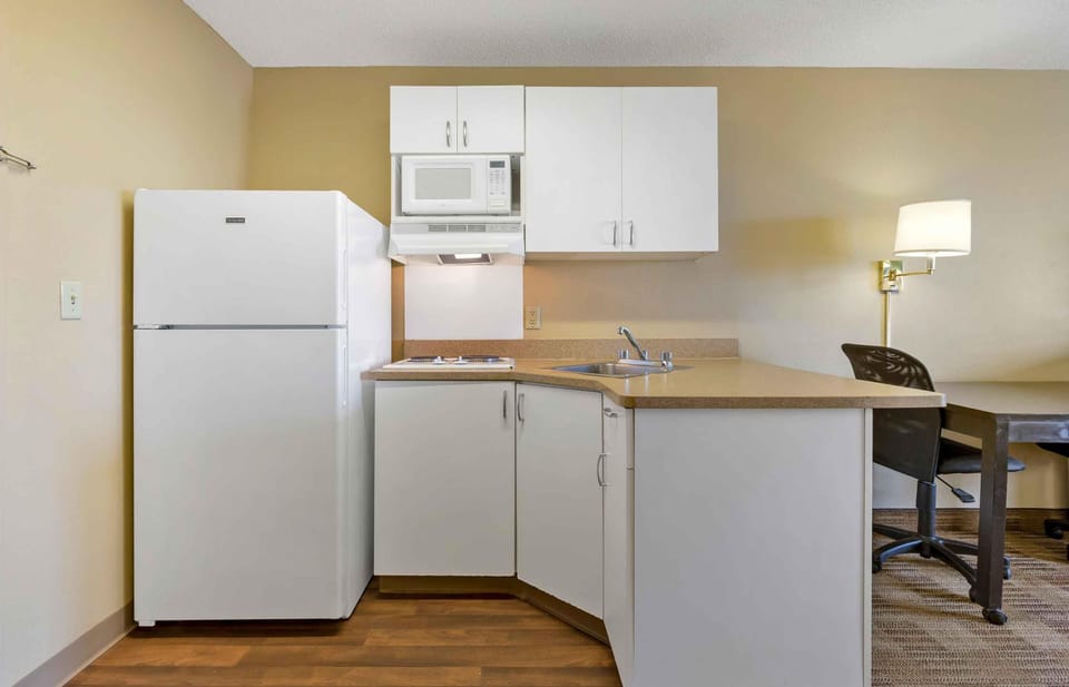 Studio, 2 Double Beds, Non Smoking | Private kitchen | Coffee/tea maker, full-size fridge, microwave, stovetop