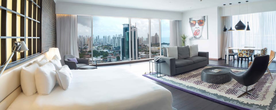 Studio, 1 King Bed, City View | In-room safe, desk, laptop workspace, blackout drapes