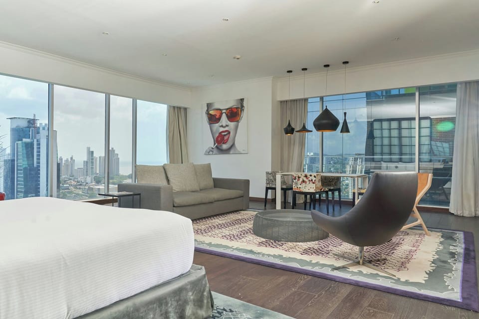 Studio, 1 King Bed, City View | In-room safe, desk, laptop workspace, blackout drapes