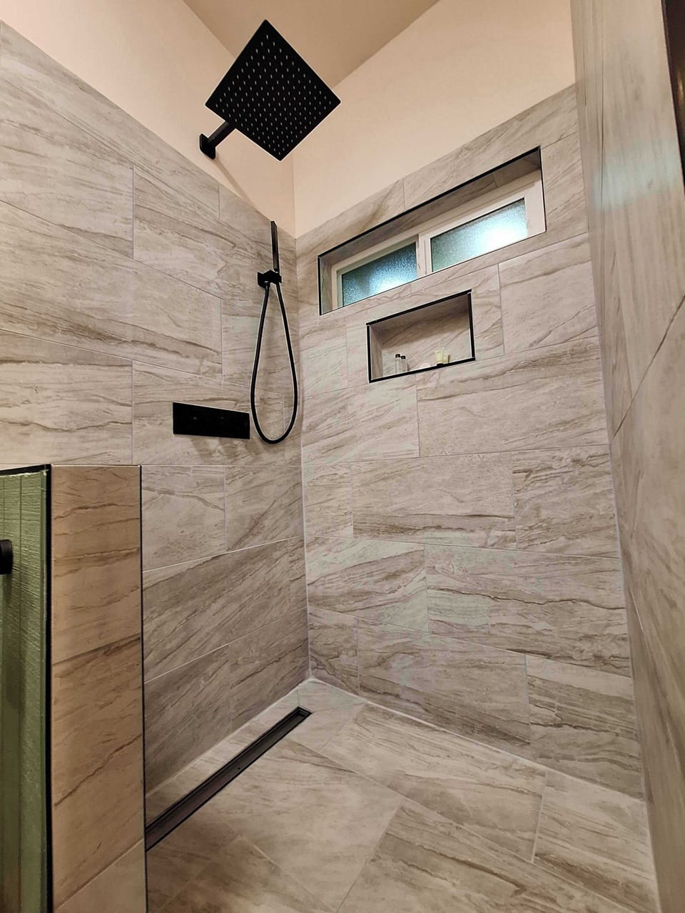Premium Room | Bathroom | Shower, hair dryer, towels, soap