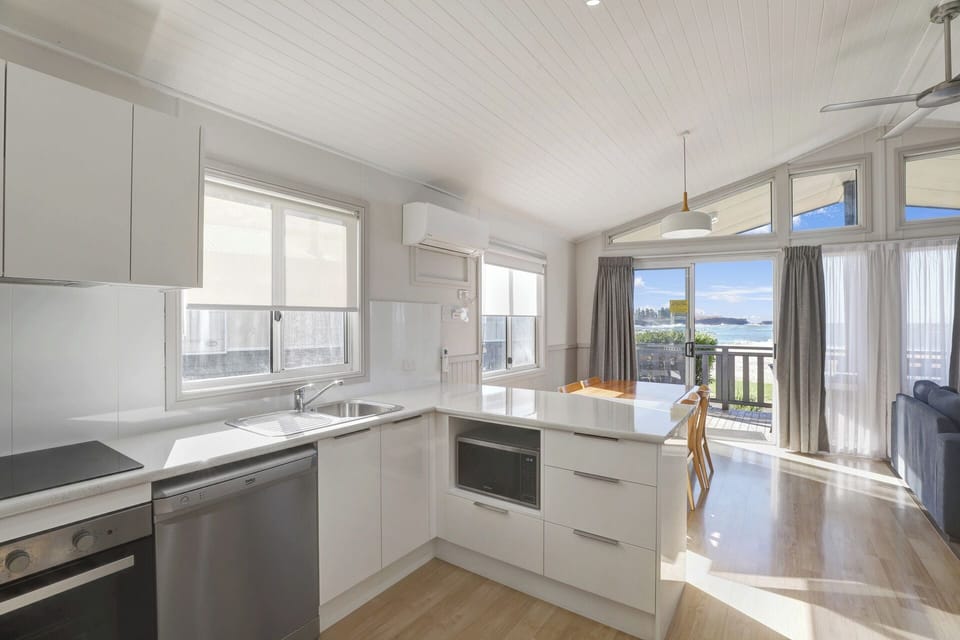 Beachside Spa Cabin (Sleeps 4) | Private kitchen | Fridge, microwave, stovetop, coffee/tea maker
