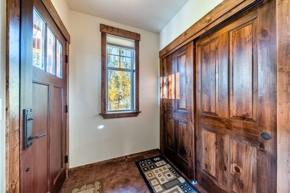 Entrance - Nice entrance with spacious closet.