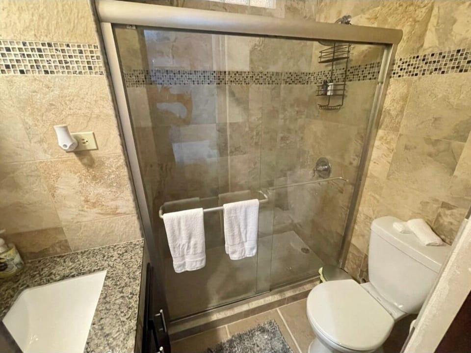 Guest bathroom with all you essential needs 
