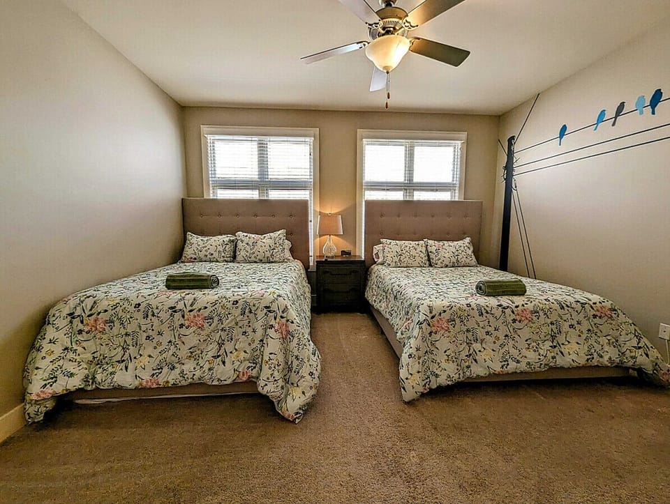 Second Bedroom with En-Suite Bathroom and Smart TV