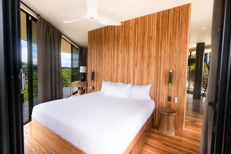 Treetop Suite with Jacuzzi | Premium bedding, down comforters, minibar, in-room safe