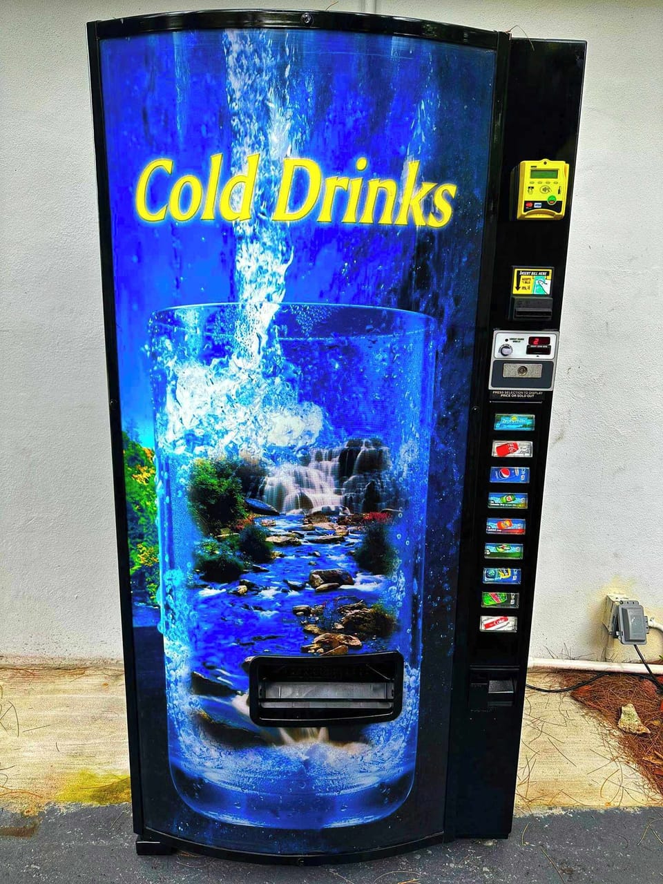 Our Pier Walk vending machine, located in the north east alley of the property. Grab some healthy treats, snacks and cold drinks on your way to the beach. Cash or mobile pay.