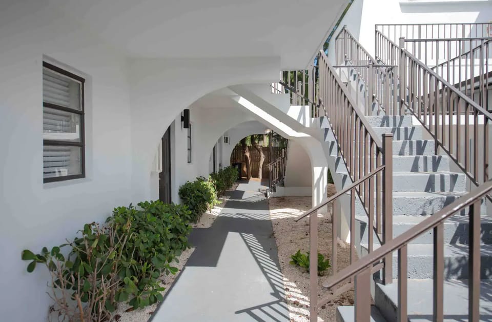 Your peaceful retreat: Studio #101 in the quiet corner, steps to beach