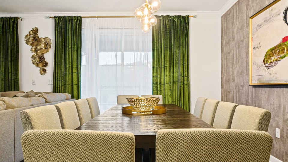 There's plenty of room for everyone in the dining area