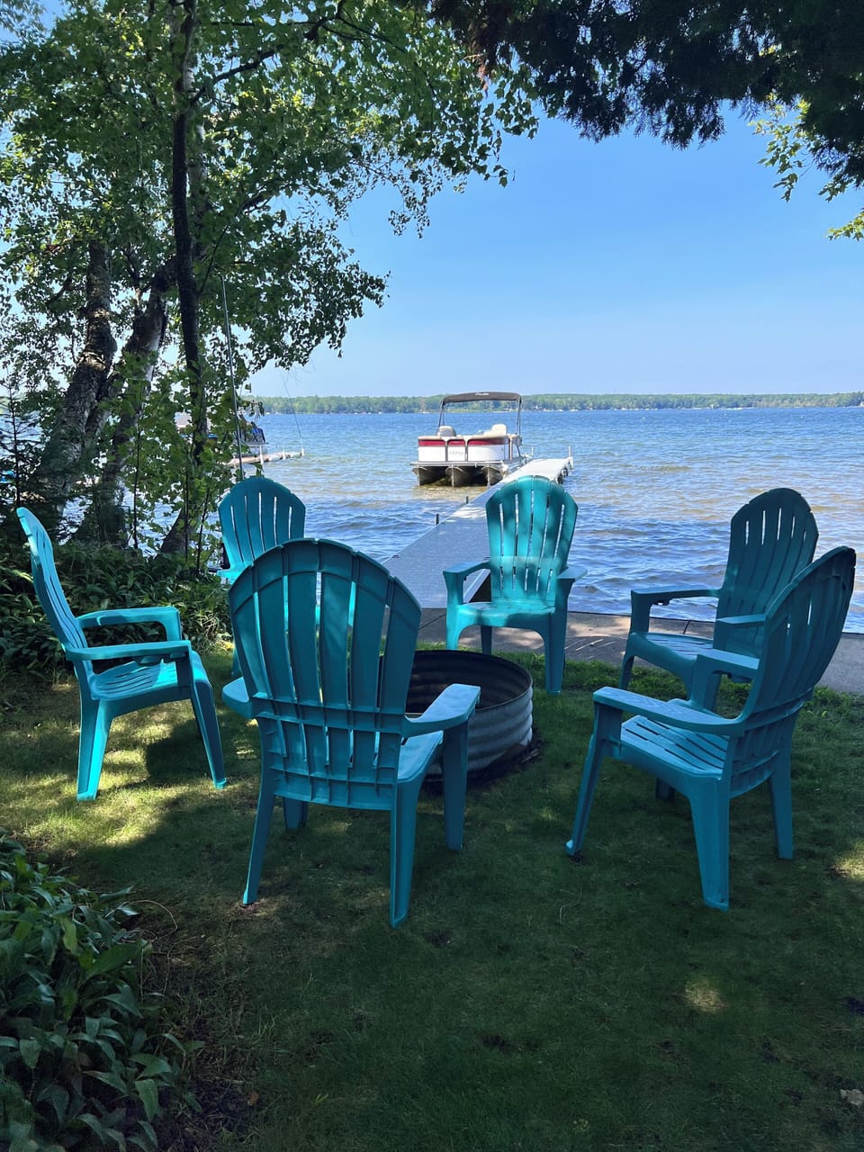 Pontoon rentals available on the lake. They drop off and pick up!