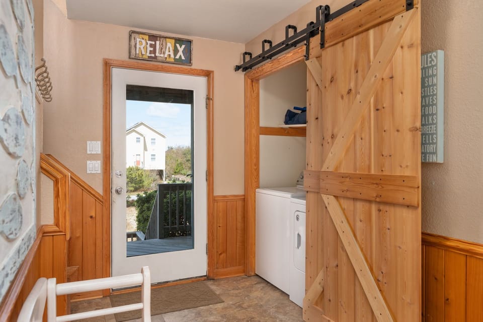 DK320 123 Beach Therapy | ML Laundry Area