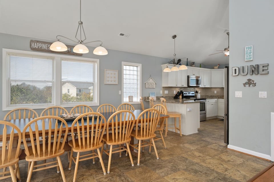 DK320 123 Beach Therapy |TL Dining & Kitchen Area