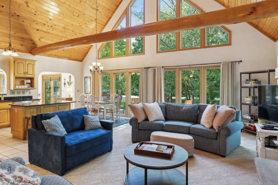 Vaulted Ceilings!