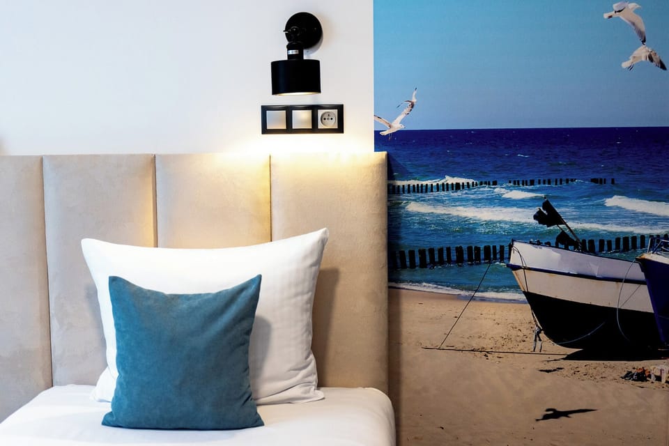 Family Room | 1 bedroom, in-room safe, desk, laptop workspace