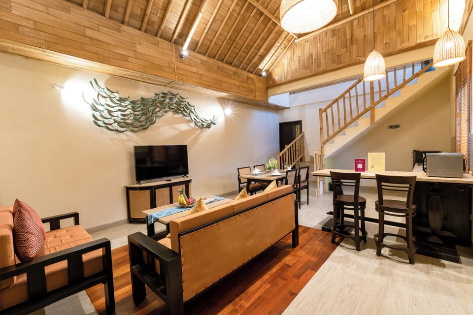 Luxury Duplex, 1 Bedroom, Pool View | Desk, free WiFi, bed sheets