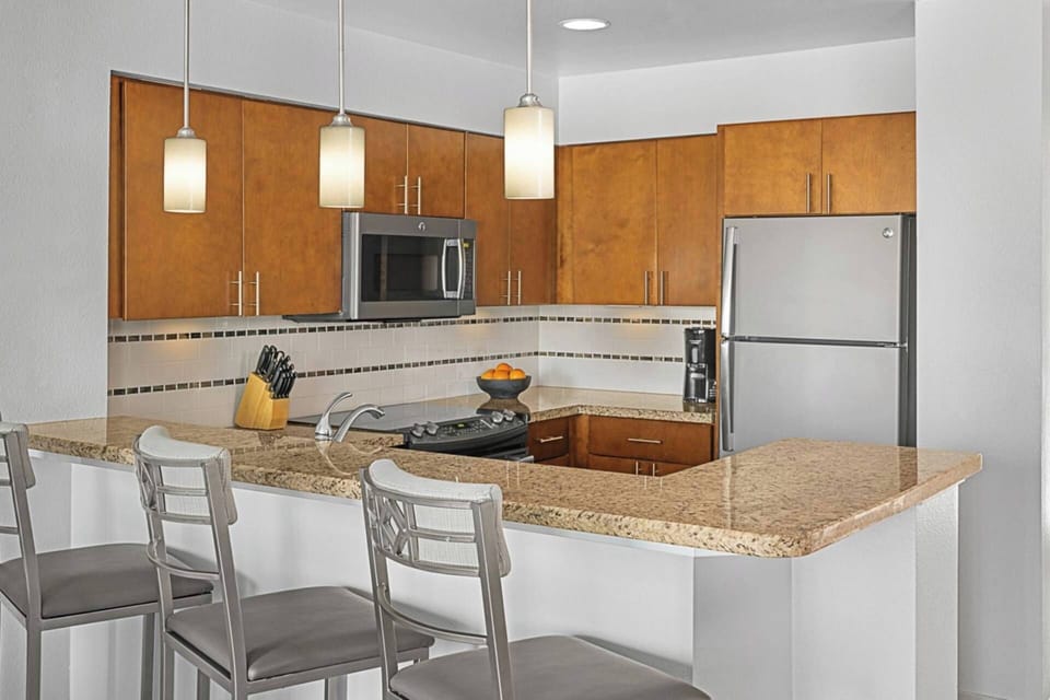 Full kitchen