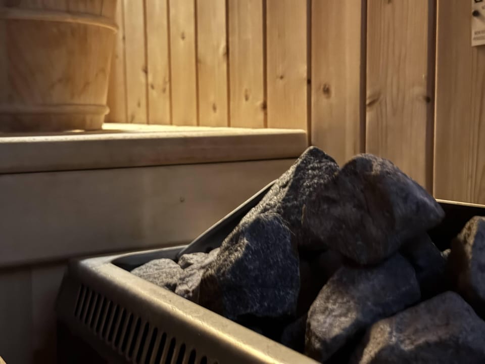 Sauna, hot tub, steam room, body wraps