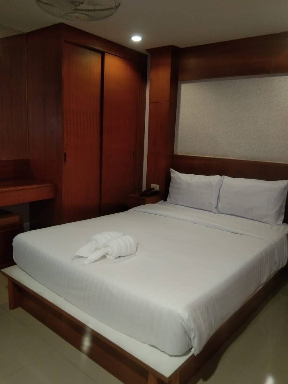 Standard Room | In-room safe, desk, laptop workspace, free WiFi