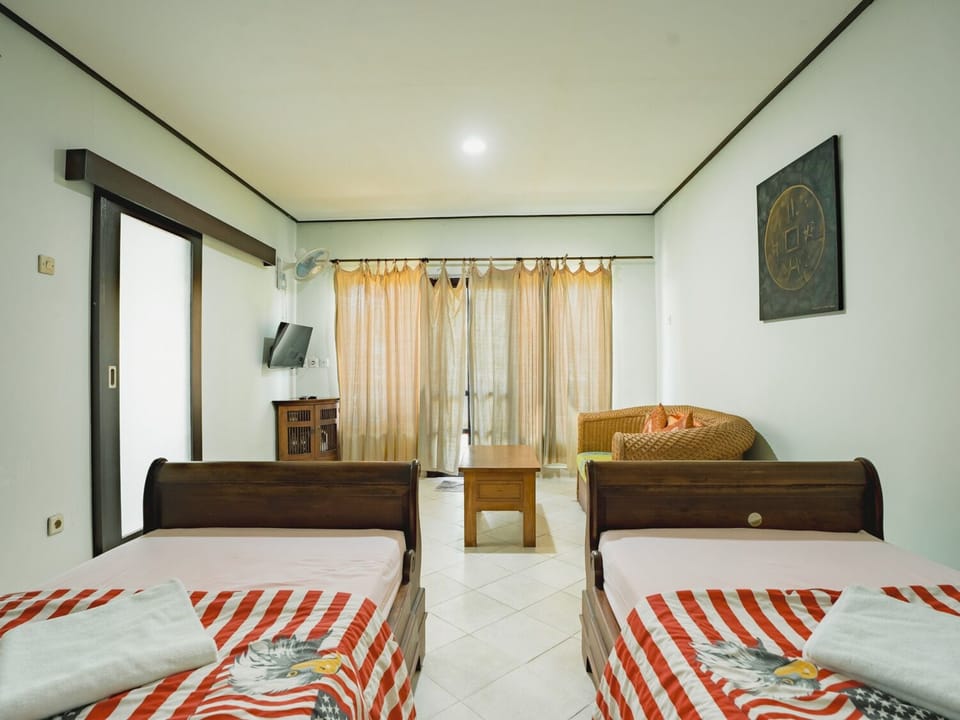Standard Room | Desk, WiFi (free), bed sheets