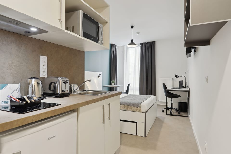 STANDARD STUDIO (DOUBLE BED) | Premium bedding, Select Comfort beds, laptop workspace, blackout drapes