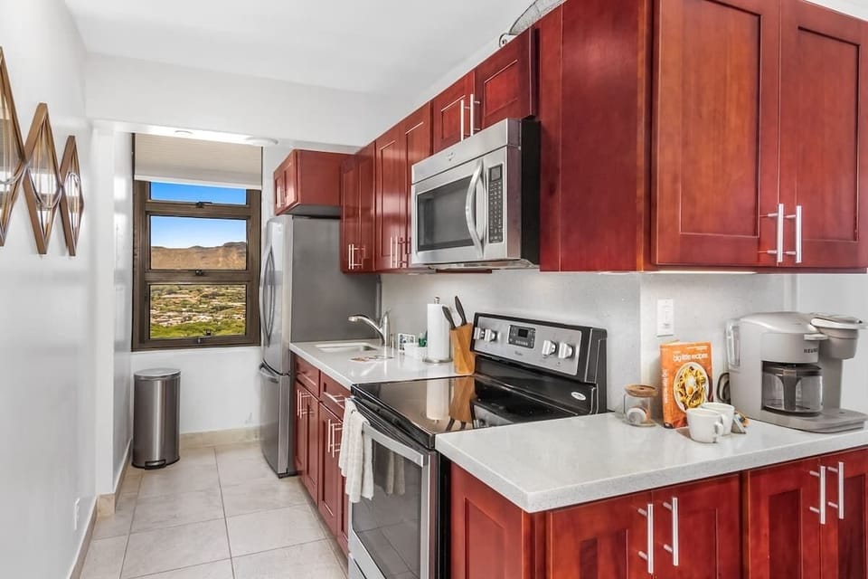 Fully equipped kitchen perfect for your culinary needs (no dishwasher)