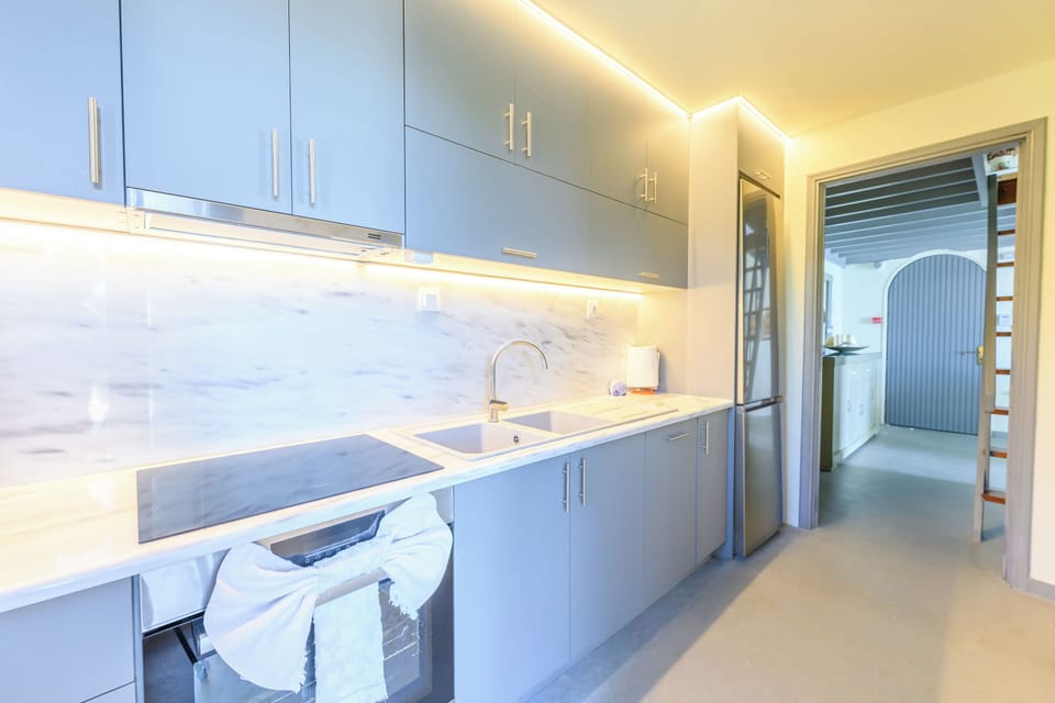 Family House, 2 Bedrooms, Fireplace (Villa Filokalia With Exceptional View) | Private kitchen | Dining tables