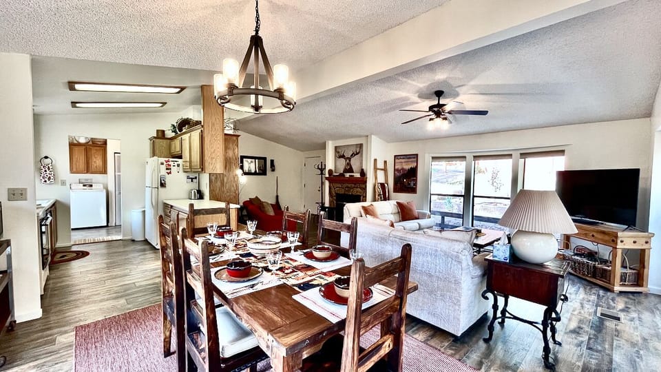 Can keep conversation going while meals and memories are being created