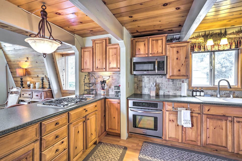 Kitchen | Keurig & 2 Drip Coffee Makers | Coffee Grinder | Blender | Crockpot