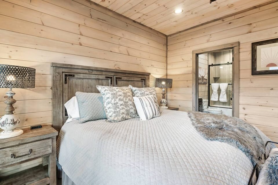 Lowe level King Suite with en suite