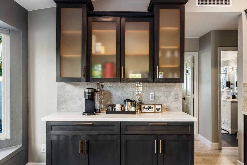 Coffee Bar (Keurig & Regular Pot)