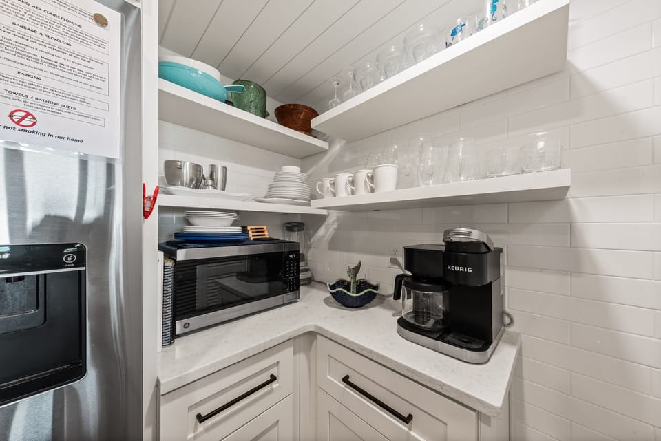 Great beverage nook (w/ microwave) makes this kitchen feel much roomier than original PW floorplan.